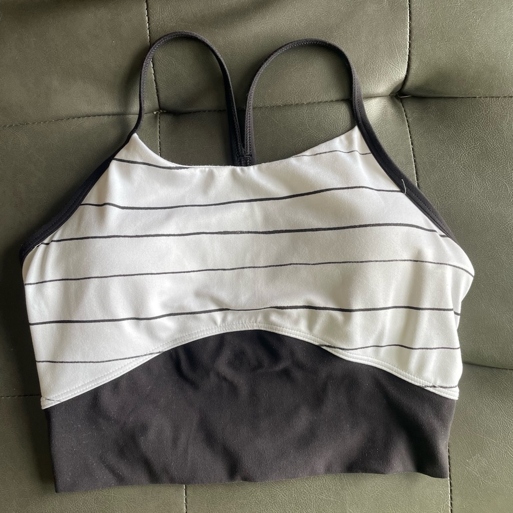 Stori Longline sports bra. Built in pads